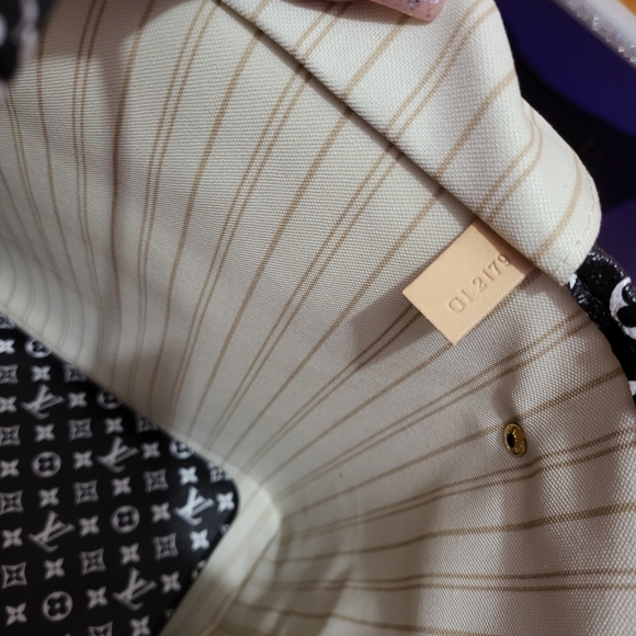 Louis Vuitton Limited Edition Jungle Monogram Giant Neverfull - Picture 7 of 11